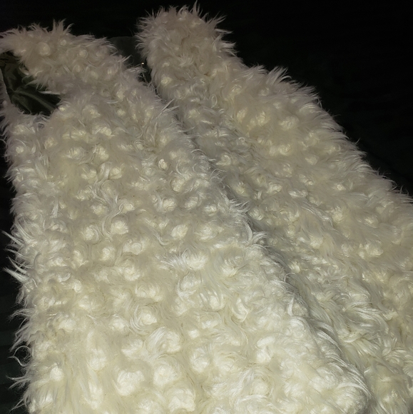 GUESS Fur Vest - Picture 2 of 3